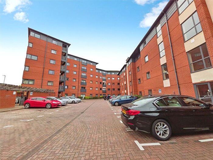 2 Bedroom Flat For Sale In Broad Gauge Way, Wolverhampton, West Midlands, WV10