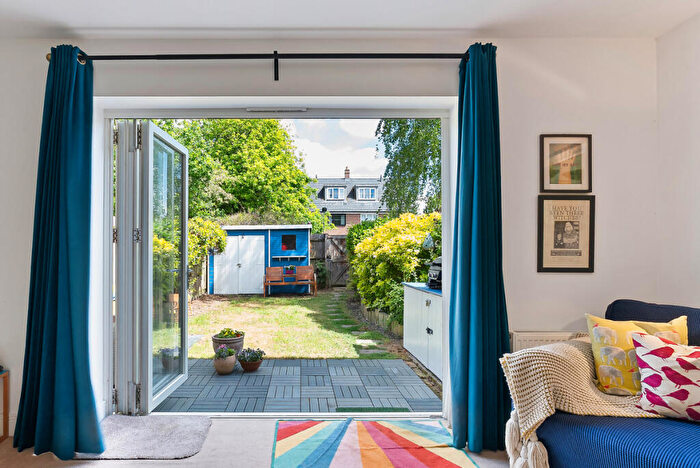 3 Bedroom Terraced House For Sale In Ambleside Avenue, Walton-on-thames, KT12