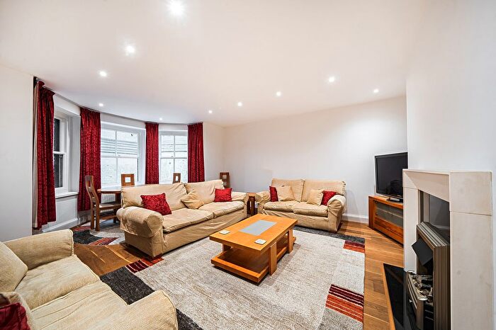 2 Bedroom Flat For Sale In Netherhall Gardens, London, NW3