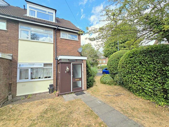 2 Bedroom Flat For Sale In Westfield Park, Hatch End, HA5