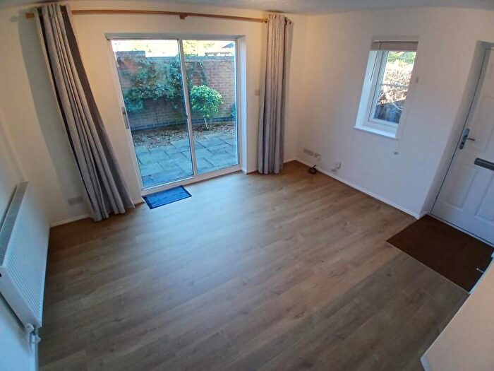 1 Bedroom Semi-Detached House To Rent In Keats Avenue, Redhill, RH1