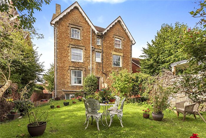 1 Bedroom Flat For Sale In Stoke Road, Guildford, Surrey, GU1