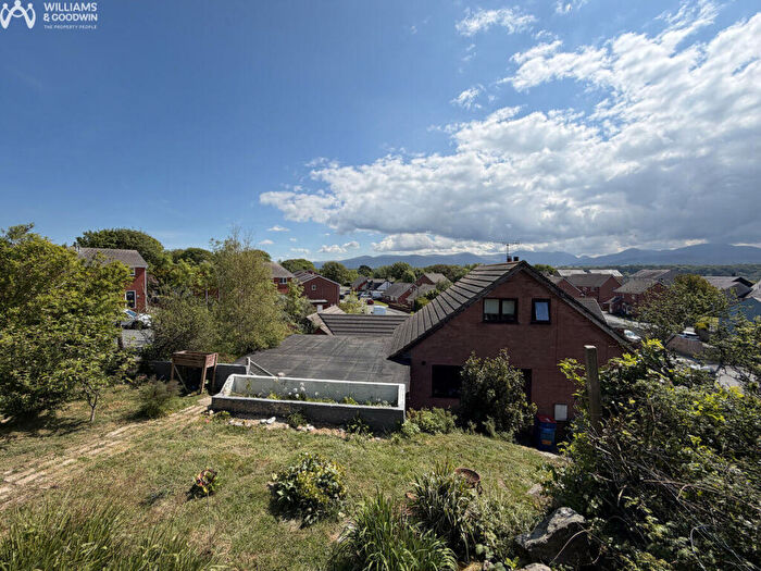 4 Bedroom Semi-Detached House For Sale In Cil Y Graig, Menai Bridge, Anglesey, LL59