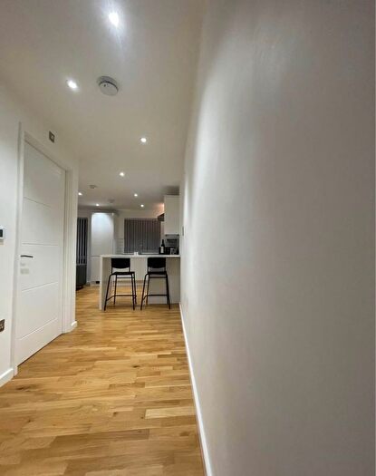 2 Bedroom Flat To Rent In Bath Road, Slough, SL1