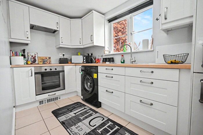 2 Bedroom Flat For Sale In Moorcroft Court, Ossett, West Yorkshire, WF5