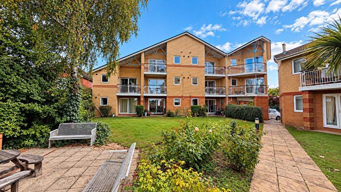 1 Bedroom Flat For Sale In Vespasian Road, Southampton, SO18