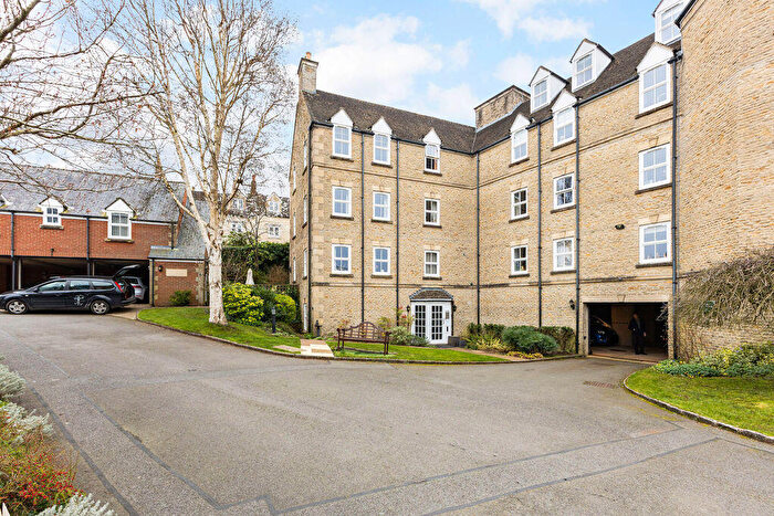 2 Bedroom Flat For Sale In Upperbrook House, Woodstock, OX20