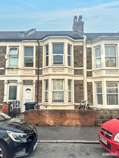 4 Bedroom Semi-Detached House To Rent In Chatsworth Road Arnos Vale, Bristol, BS4
