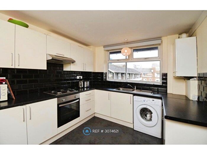 3 Bedroom Maisonette To Rent In Gough Walk, London, E14