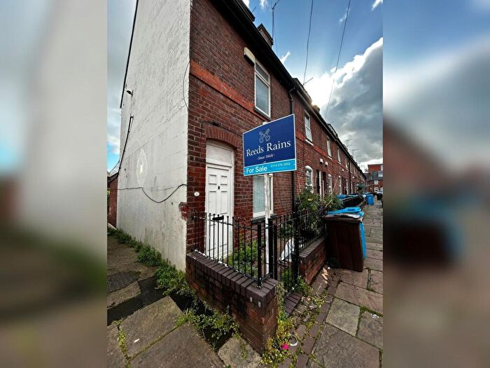 3 Bedroom End Of Terrace House For Sale In Cromford Street, Sheffield, S2