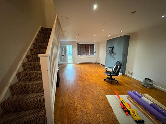 3 Bedroom End Of Terrace House To Rent In Crook Log, Bexleyheath, DA6