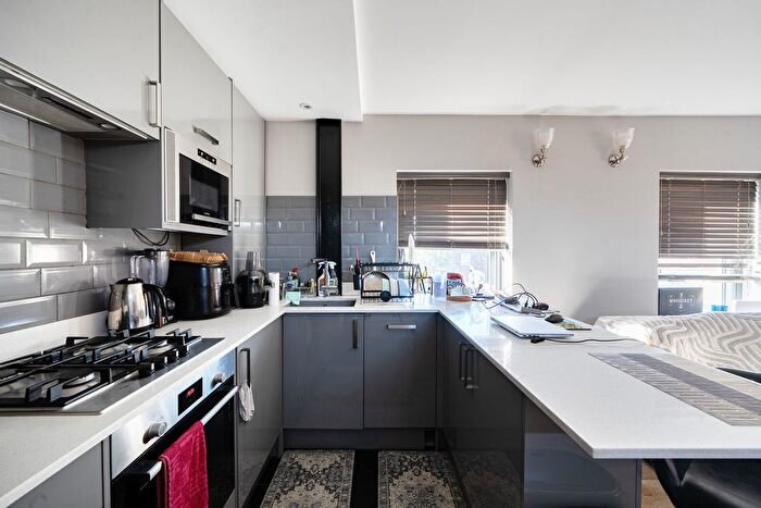 2 Bedroom Flat For Sale In Villiers Road, Dollis Hill, London, NW2