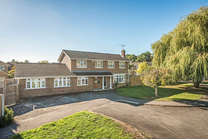 5 Bedroom Detached House For Sale In The Glade, Bucks Horn Oak, Farnham, GU10