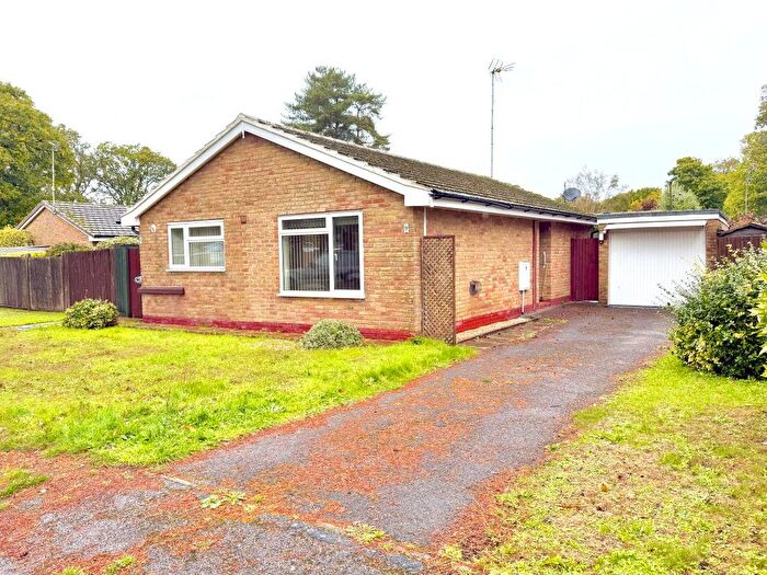 2 Bedroom Detached Bungalow For Sale In Plantation Way, Whitehill, Hampshire, GU35