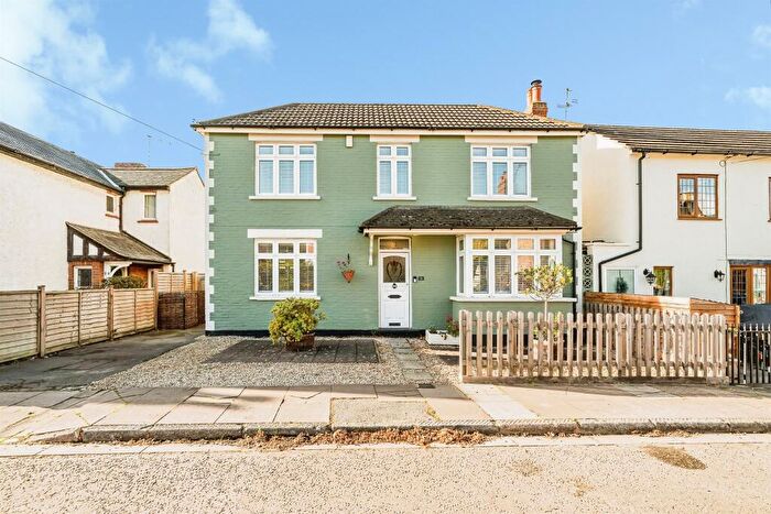 3 Bedroom Detached House For Sale In Manor Road, Aylesbury, HP20