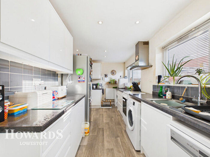 4 Bedroom Semi-Detached Bungalow For Sale In Loxley Road, Lowestoft, NR33