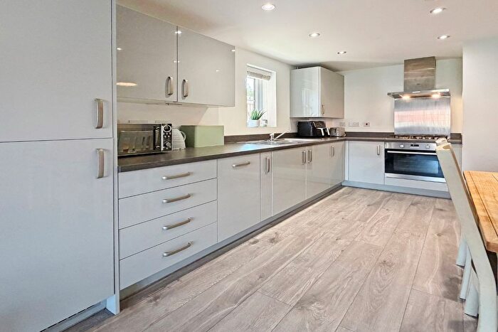 2 Bedroom Flat For Sale In Forest Road, Woodley, Reading, RG5