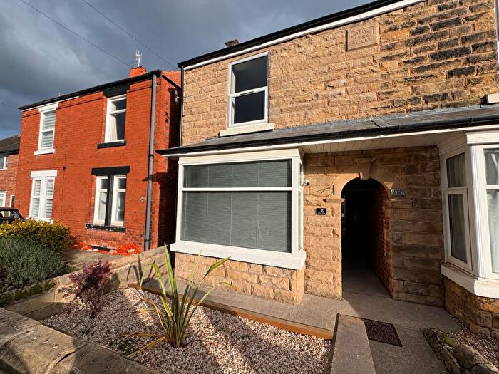 3 Bedroom House To Rent In Old Hall Road, Chesterfield, S40