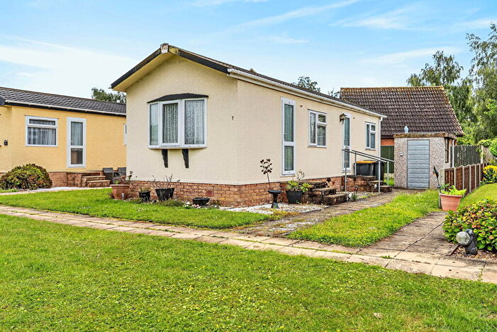 1 Bedroom Park Home For Sale In Briar Bank Park, Wilstead, MK45