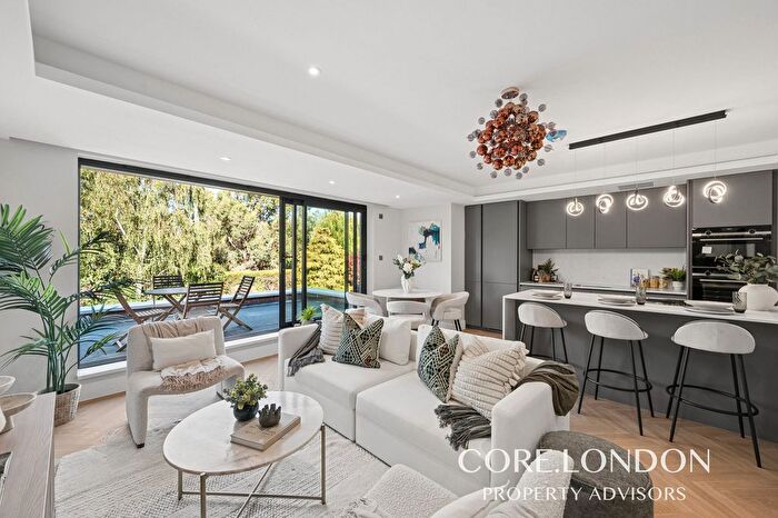 2 Bedroom Flat For Sale In Crosslands, London, W5