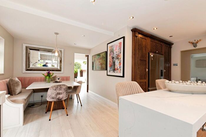 4 Bedroom Detached House For Sale In Common Road, Claygate, Esher, Surrey, KT10