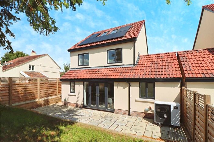 4 Bedroom House To Rent In Yew Tree Cottages, The Common, Bristol, BS34