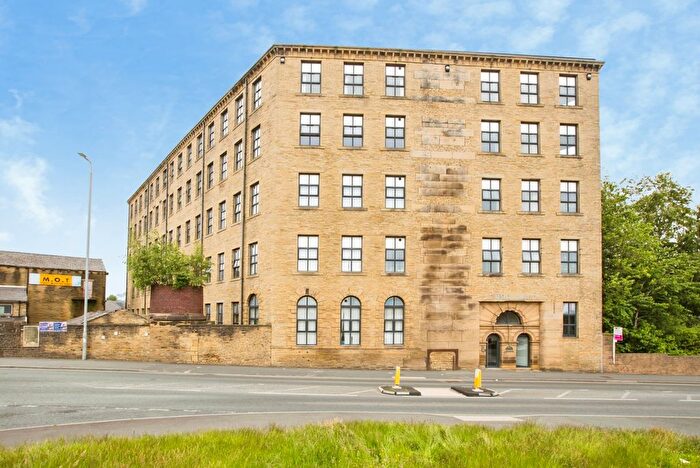 1 Bedroom Flat For Sale In Pellon Lane, Halifax, West Yorkshire, HX1