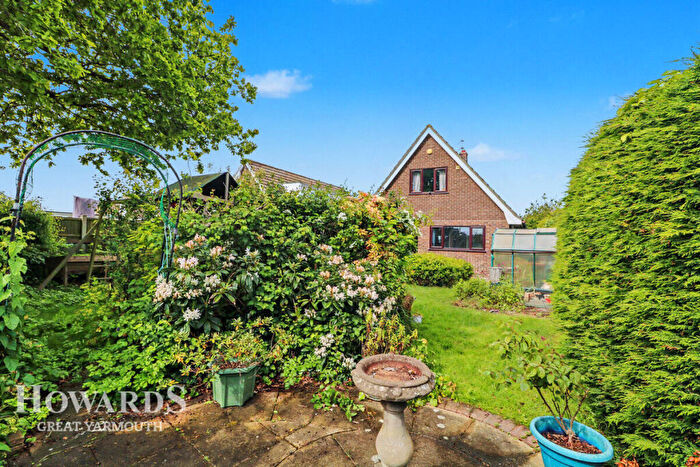 3 Bedroom Detached House For Sale In Poplar Drive, Filby, NR29