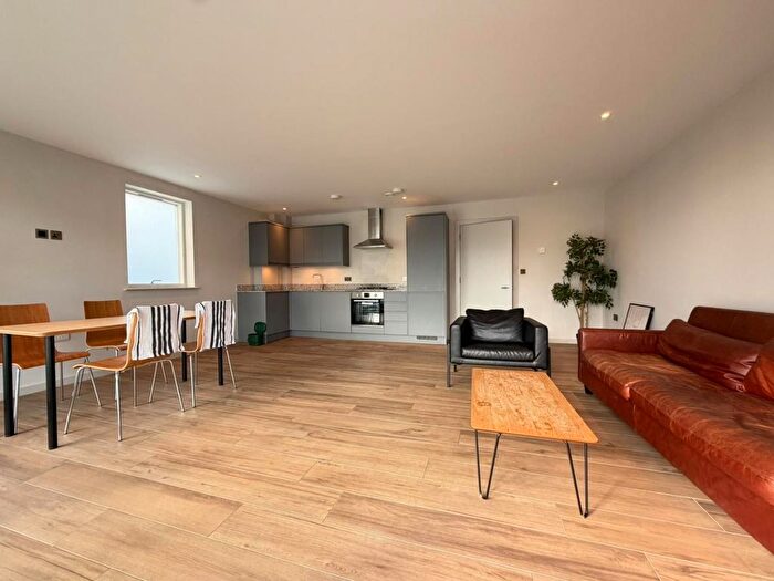 2 Bedroom Flat To Rent In Blythwood Road, Islington, N4