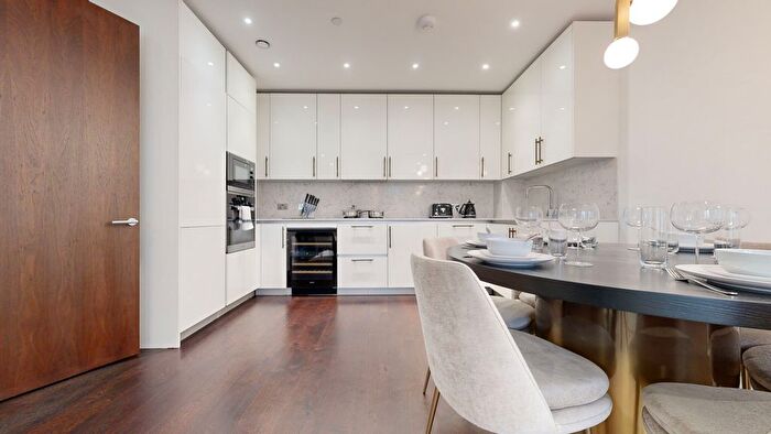 3 Bedroom Flat To Rent In Charles Clowes Walk, Nine Elms, SW11