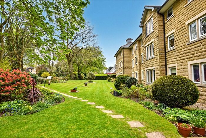 2 Bedroom Flat For Sale In The Manor, Ladywood Road, Oakwood, Leeds, LS8