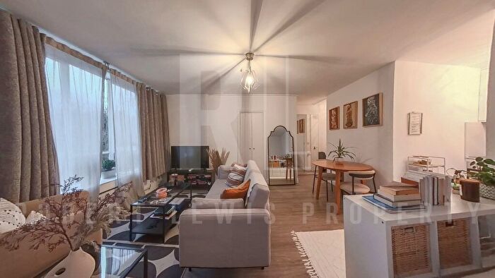 Studio To Rent In Modern Studio With Part Bills Included, Gym Access - Highgate, N6