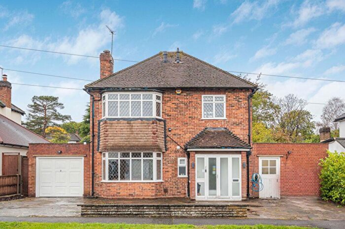 3 Bedroom Detached House For Sale In Woodlands Way, Ashtead, KT21