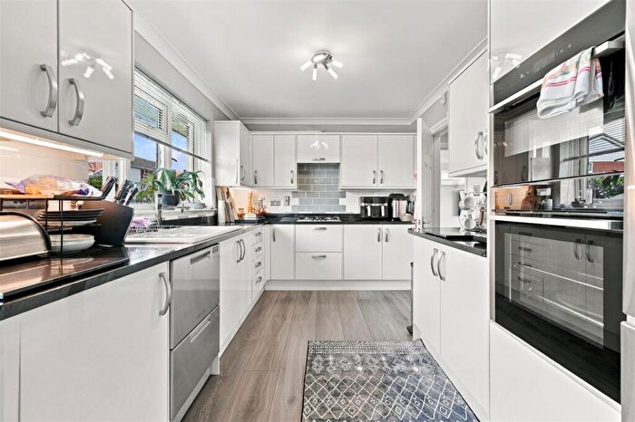 4 Bedroom Detached House For Sale In Handel Road, Canvey Island, SS8