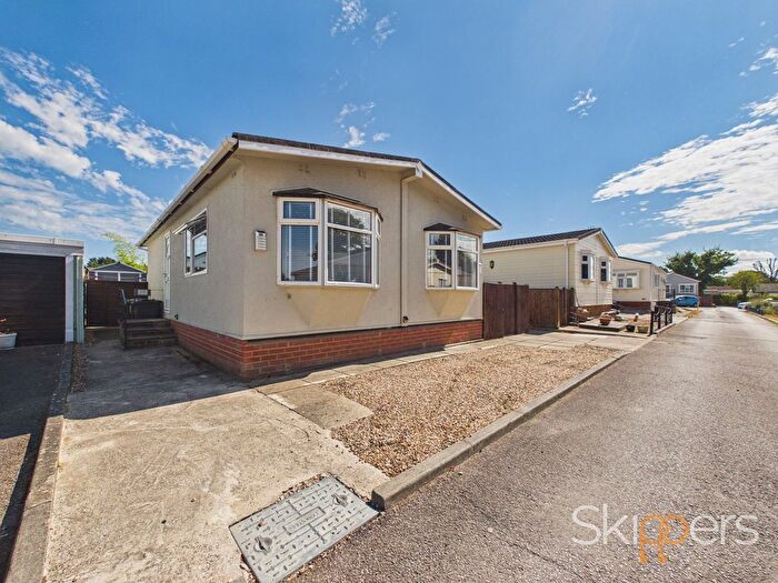 2 Bedroom Mobile/park Home For Sale In Shirkoak Park, Woodchurch, TN26