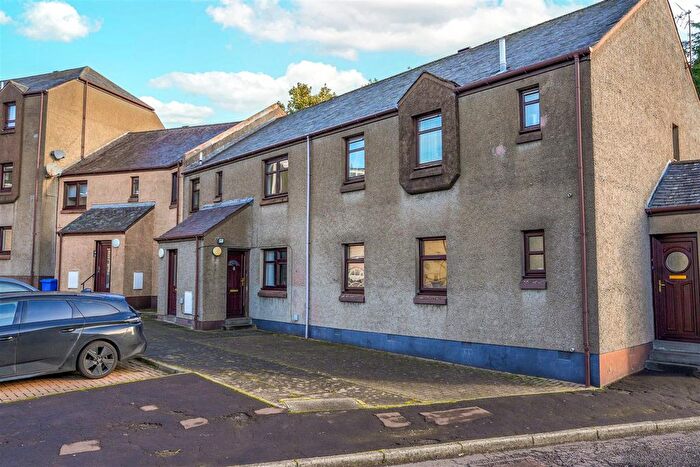 2 Bedroom Flat For Sale In Wellhead Court, Lanark, ML11