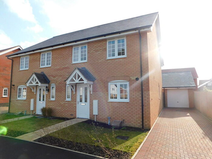 3 Bedroom Semi-Detached House To Rent In Nightingale Avenue, Wymondham, Norfolk, NR18