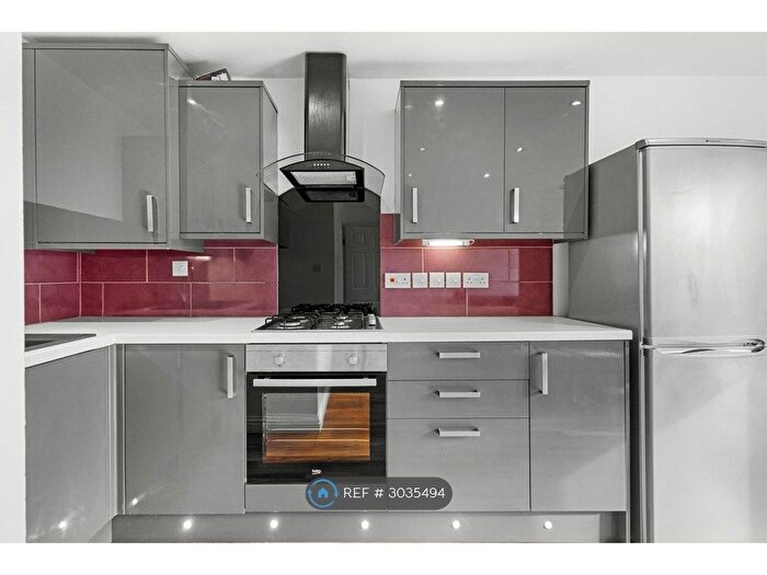 2 Bedroom Flat To Rent In Ashley House, Bristol, BS2