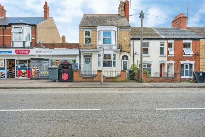 4 Bedroom Detached House To Rent In Wellingborough Road, Rushden, NN10