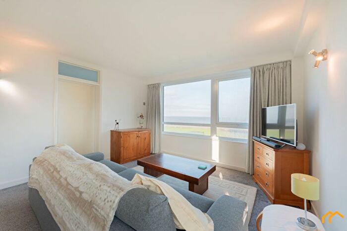 2 Bedroom Flat For Sale In The Cliff, Wallasey, CH45
