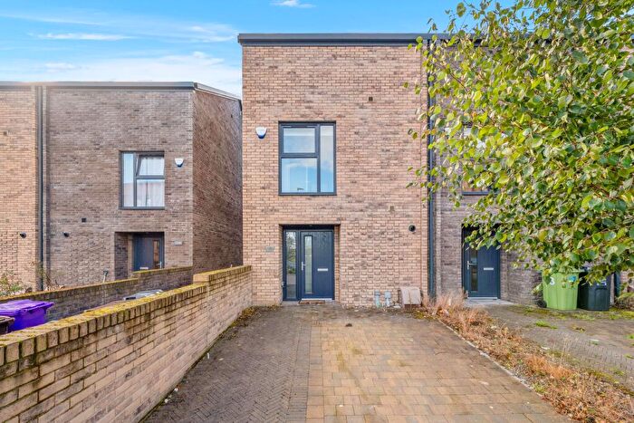 3 Bedroom Town House To Rent In Festival Court, City Centre, Glasgow, G51