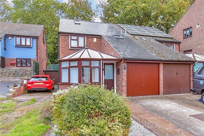 4 Bedroom Semi-Detached House For Sale In Margetts Place, Lower Upnor, Rochester, Kent, ME2