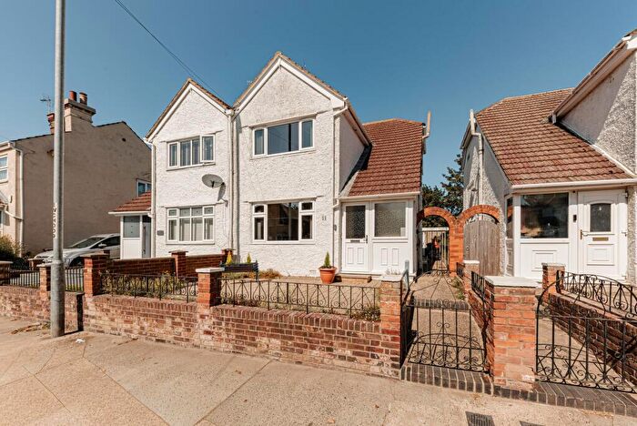 3 Bedroom Semi-Detached House For Sale In Whitstable Road, Faversham, ME13