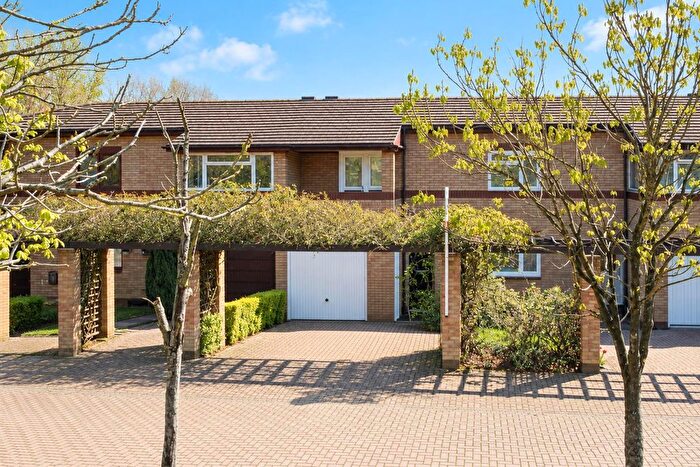 3 Bedroom Terraced House For Sale In Sutcliffe Avenue, Oldbrook, MK6