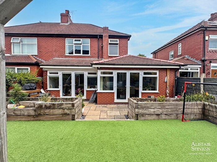 3 Bedroom Semi-Detached House For Sale In Burnley Lane, Chadderton, OL9