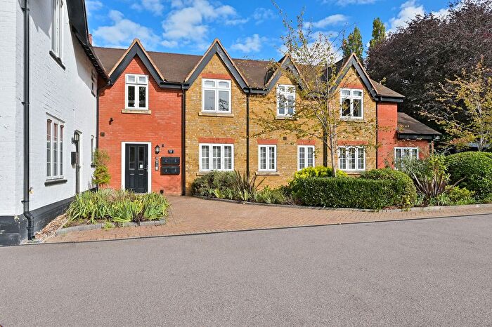 2 Bedroom Flat For Sale In Grand Union Apartment, Watford, Hunton Bridge, WD4