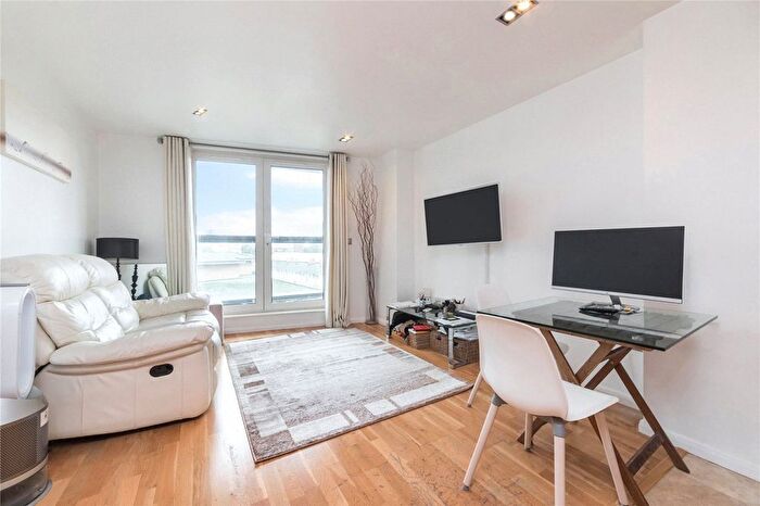 1 Bedroom Flat To Rent In City Tower, Limeharbour, E14