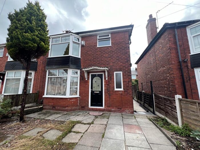 3 Bedroom Semi-Detached House To Rent In Milton Avenue, Droylsden, M43