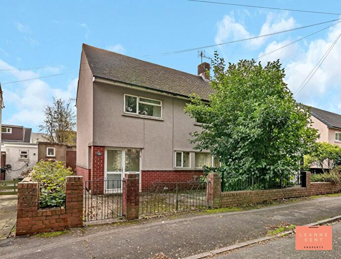3 Bedroom Semi-Detached House For Sale In Heol Trecastell, Caerphilly, CF83
