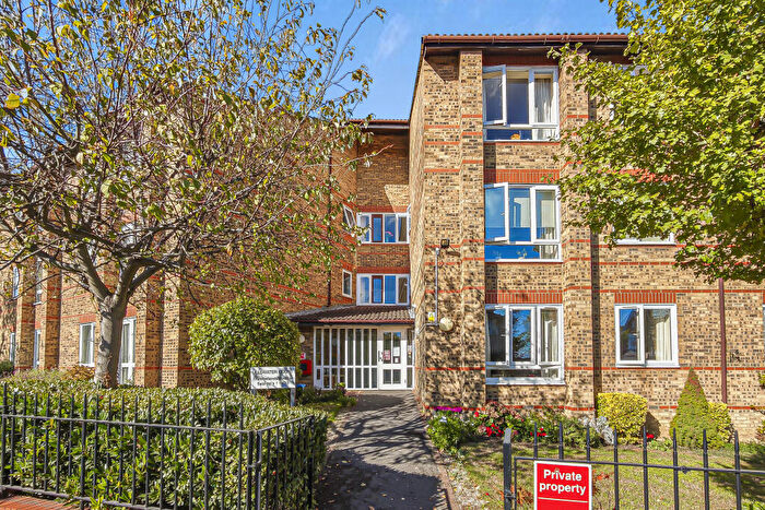 1 Bedroom Retirement Property For Sale In Ullswater Court, Glebelands Avenue, South Woodford, Redbridge, London, E18